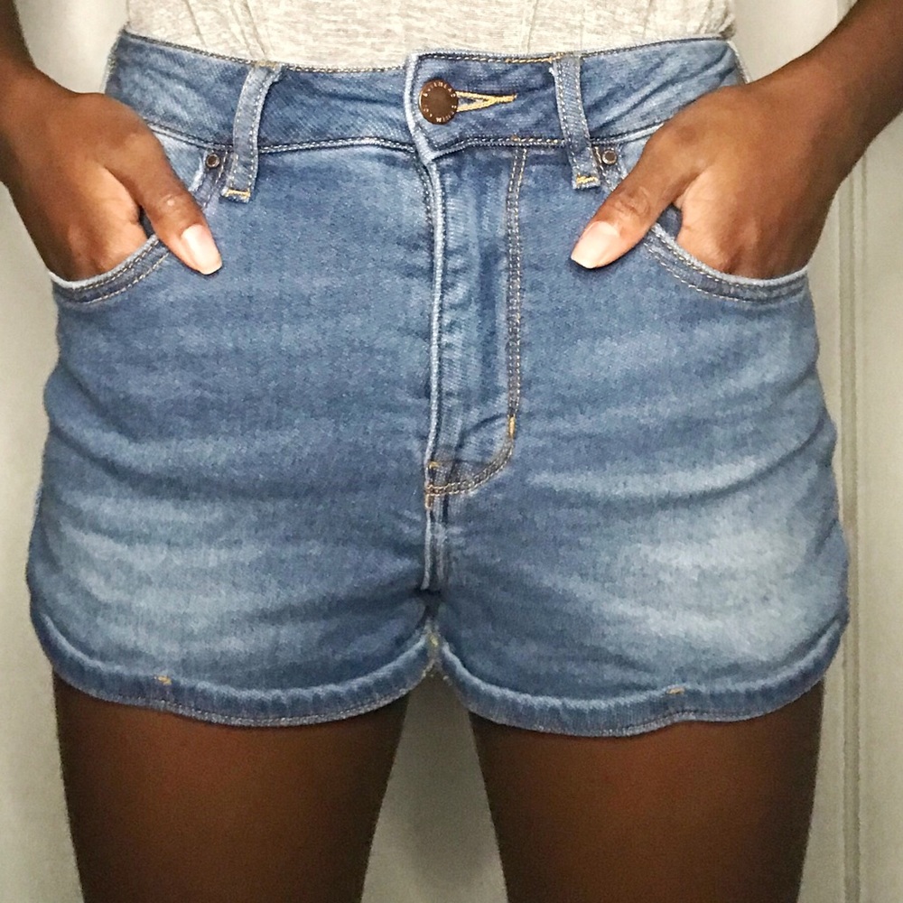 BULLHEAD- Super High-Rise Shorts